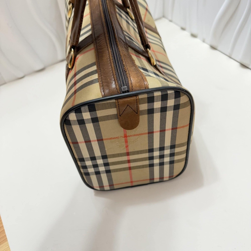 Burberrys Vintage Boston Bag - Picture 4 of 8